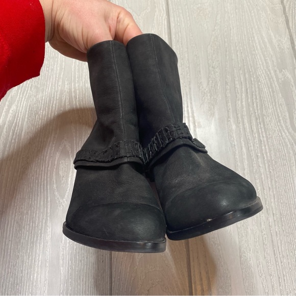 B. MAKOWSKY WOMENS BLACK LEATHER MADDISON WEDGE BOOTS SIZE 8 - Picture 2 of 12